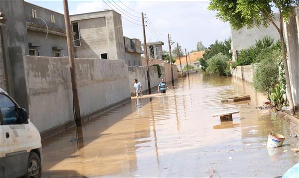 الأمطار الغزيرة تغرق عددًا من الشوارع وتعطل حركة المرور في طرابلس