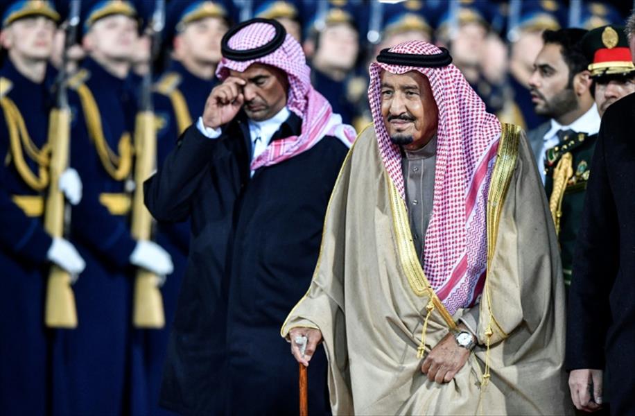 العاهل السعودي يصل إلى موسكو في زيارة «تاريخية»