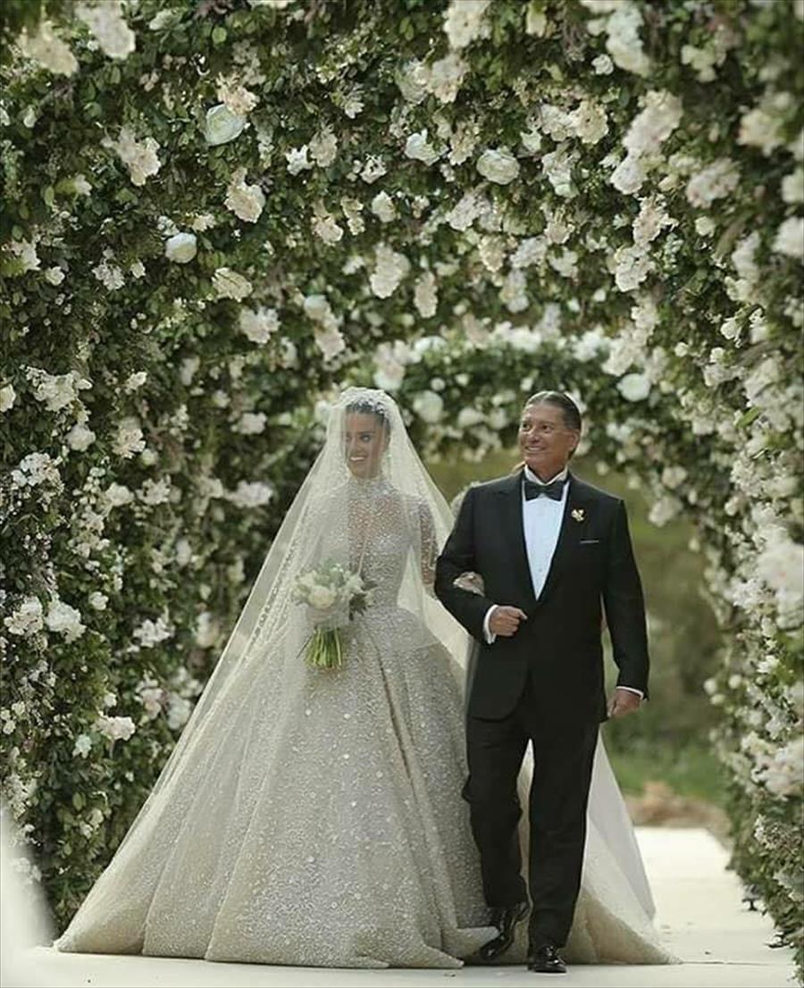 فستان زفاف لارا إسكندر بتوقيع زهير مراد