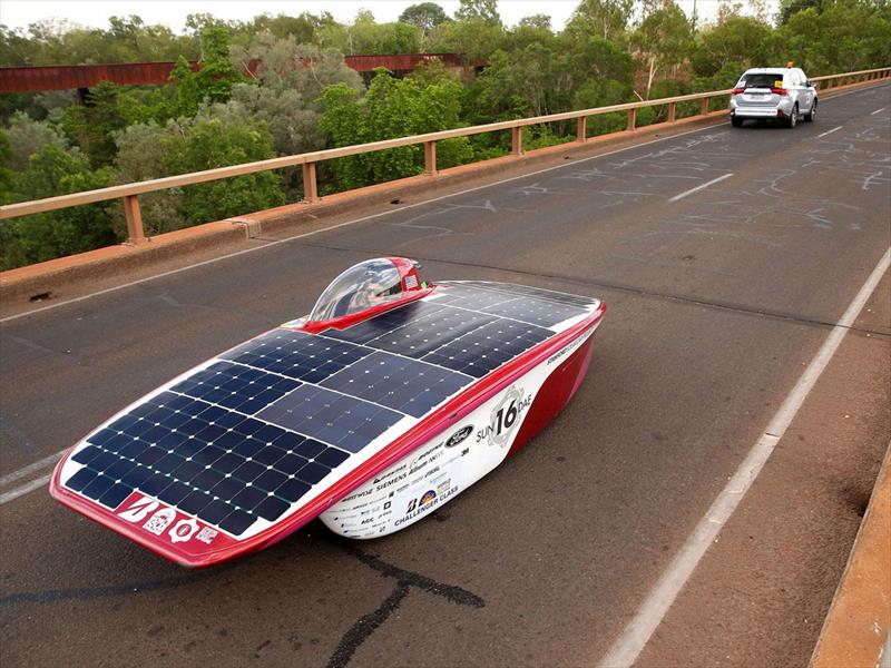 انطلاق سباق التحدي العالمي لسيارات الطاقة الشمسية