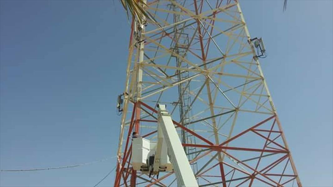 تركيب معدات «واي ماكس» على برج الاتصالات بحقل النافورة النفطي