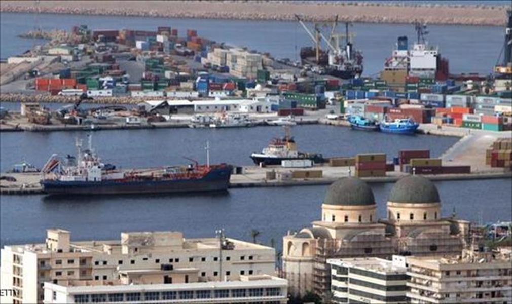 أول ناقلة ترسو بميناء بنغازي منذ 3 سنوات
