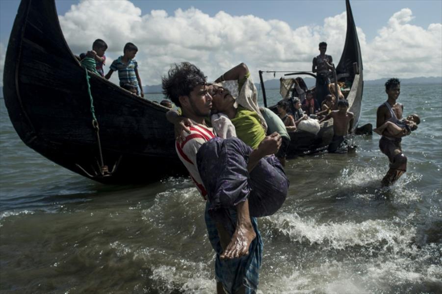 مقتل 14 وغرق العشرات إثر غرق قارب للاجئي الروهينغا قبالة بنغلادش