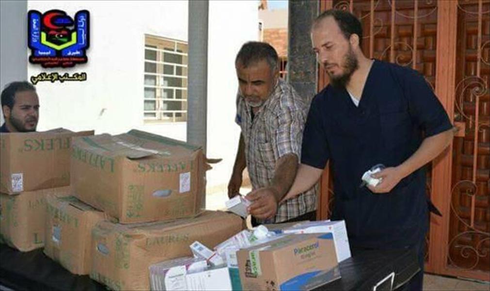 مواطن يتبرع بأدوية ومستلزمات ومعدات لمركز طبرق الطبي