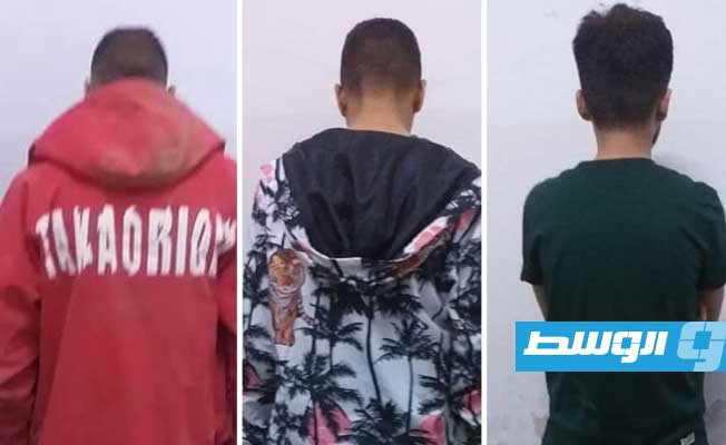 ضبط 3 أشخاص يتعاطون المخدرات داخل سيارتين في بنغازي