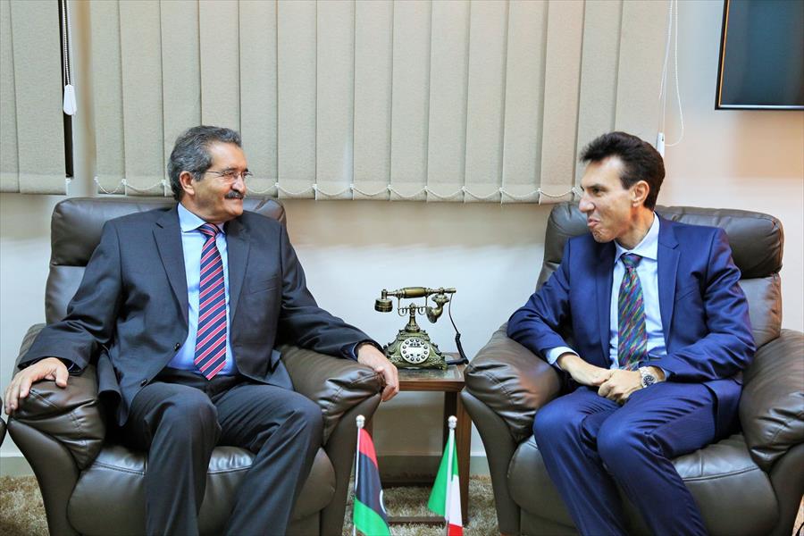 السفير الإيطالي يصل بنغازي ويلتقي عميد البلدية