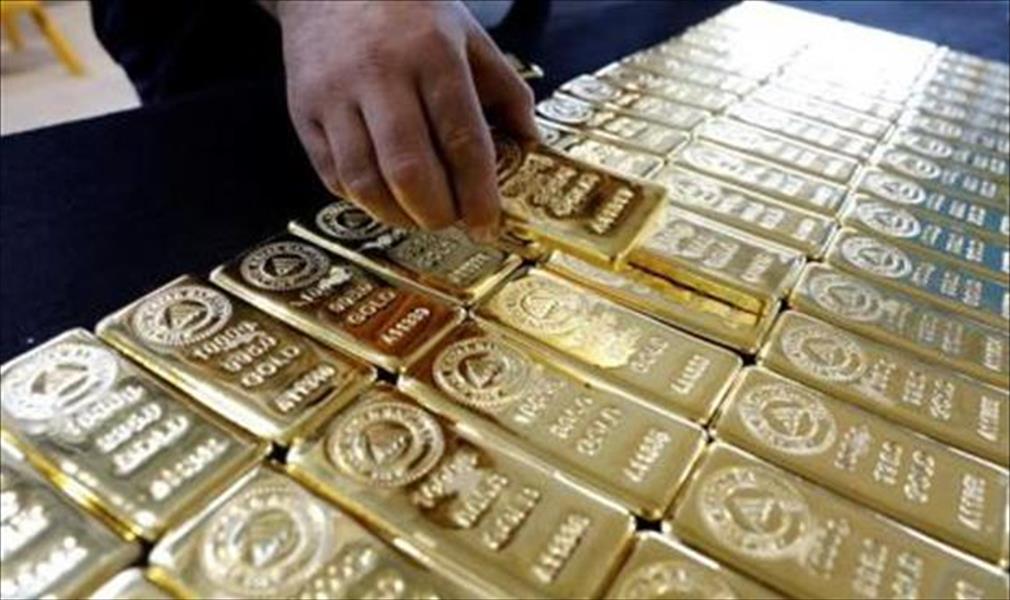 ارتفاع الدولار يجبر أسعار الذهب على التراجع 0.4%