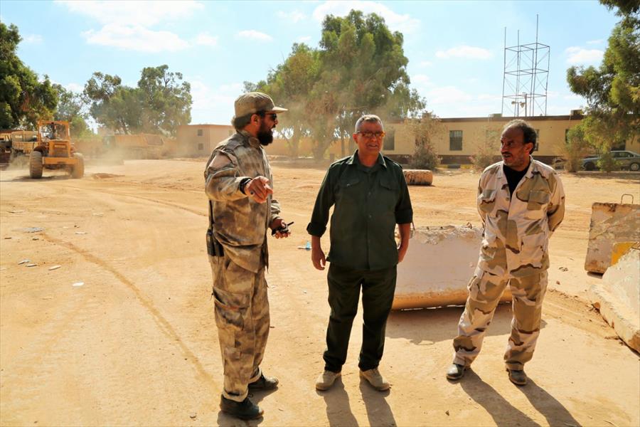 بلدية بنغازي تباشر حملة نظافة شاملة لمقر كتيبة 298 دبابات