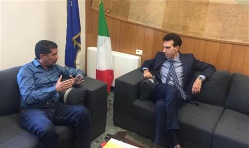 عميد بلدية زوارة يناقش توفير المعدات الطبية مع السفير الإيطالي
