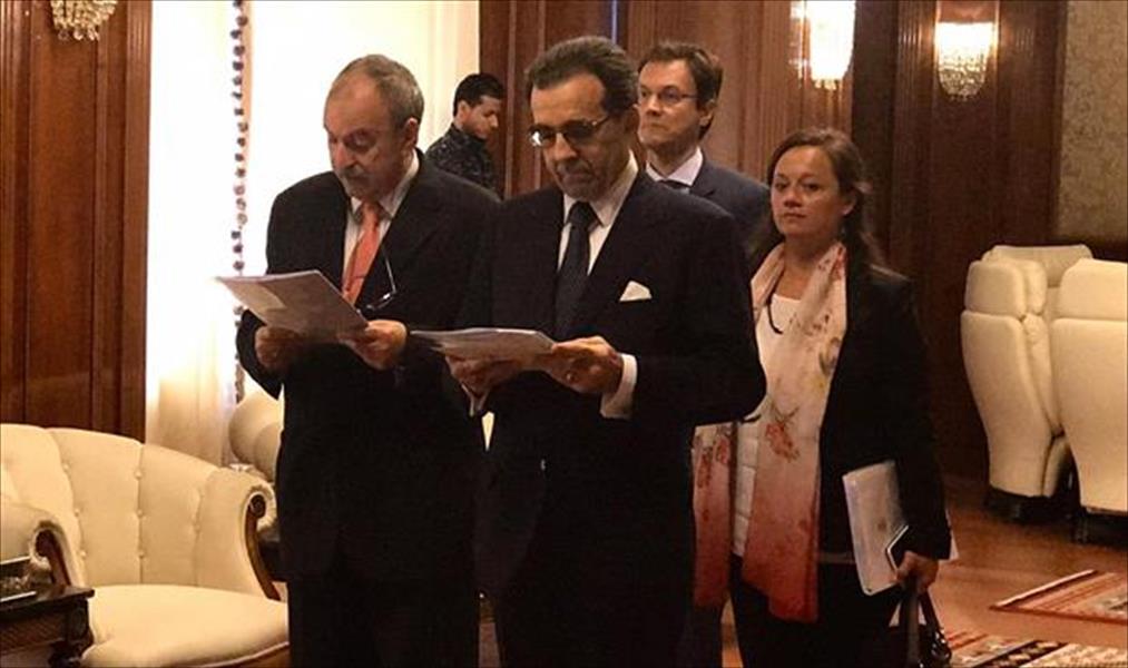 السراج يتسلم أوراق اعتماد سفير إسبانيا الجديد لدى ليبيا