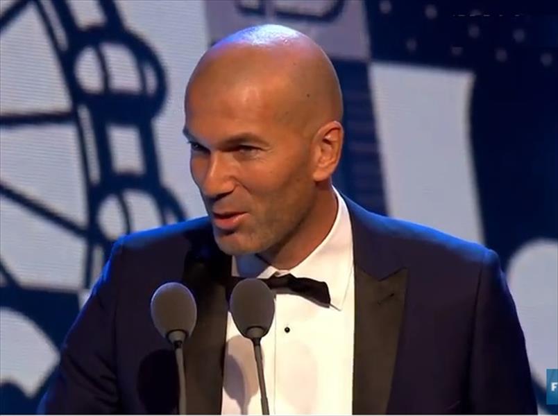 العالم يتوج رونالدو بجائزة أفضل لاعب في العالم للمرة الخامسة 