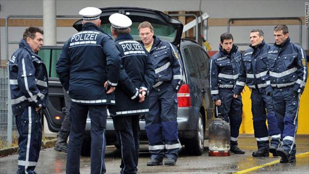 الشرطة الألمانية تصادر أسلحة وذخيرة خلال حملة مداهمات
