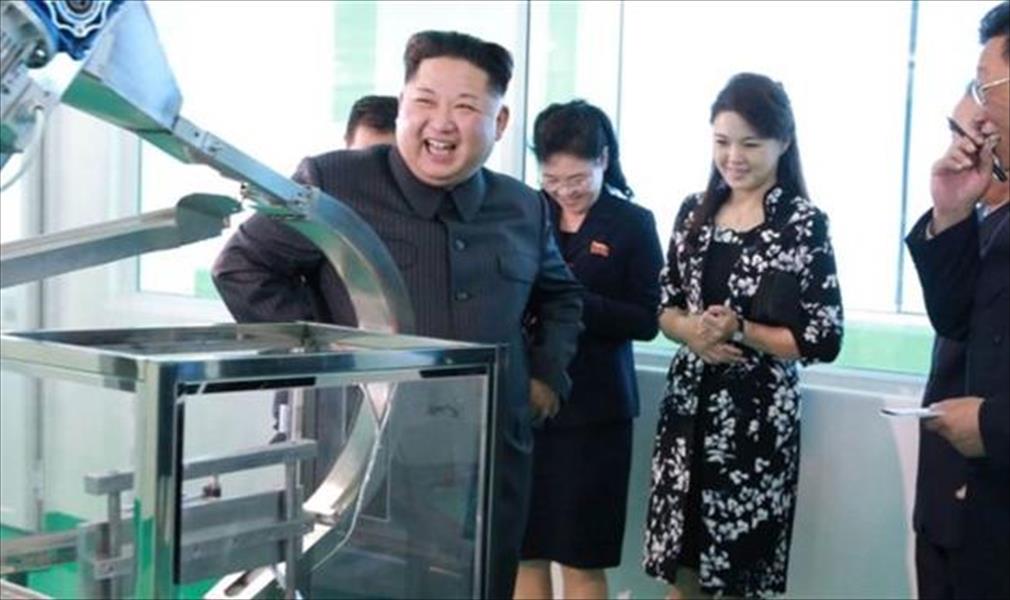 زعيم كوريا الشمالية يرد على تصريحات أميركا باصطحاب زوجته لمصنع لمستحضرات التجميل