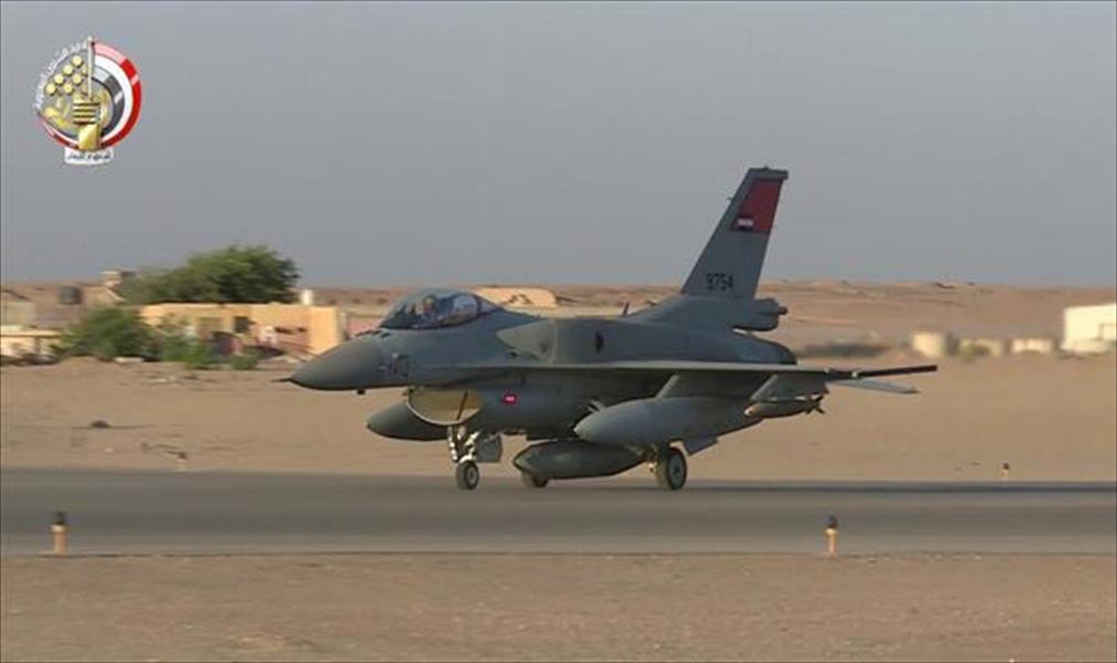 بالفيديو: مصر تعلن تدمير 6 سيارات محملة بأسلحة على الحدود الليبية