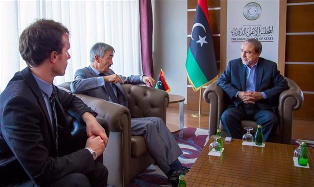 السويحلي يحث بريطانيا على تكثيف جهودها الدولية لحماية المدنيين في ليبيا