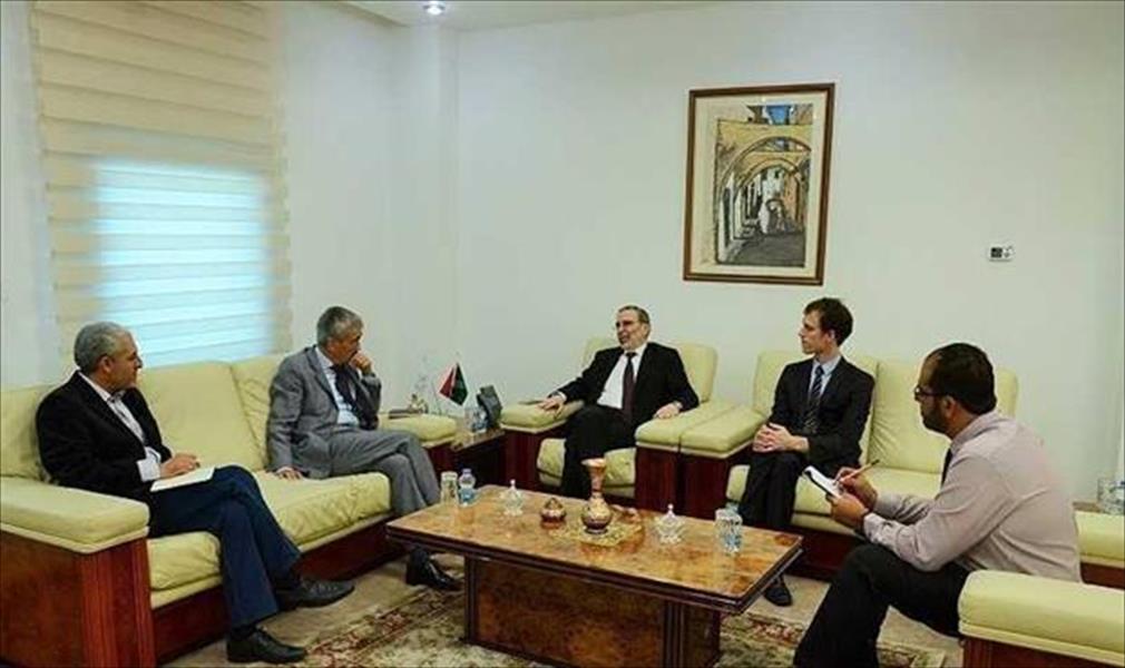 رئيس مؤسسة النفط يستقبل السفير البريطاني لدى ليبيا
