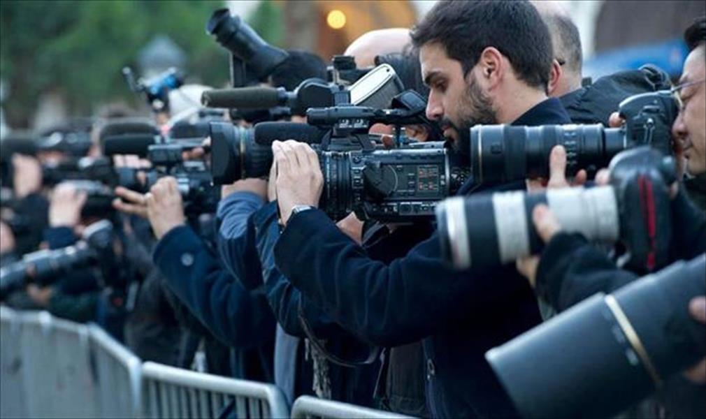 الاتحاد الأوروبي يطالب بالتحقيق السريع في أي اعتداء بحق الصحفيين