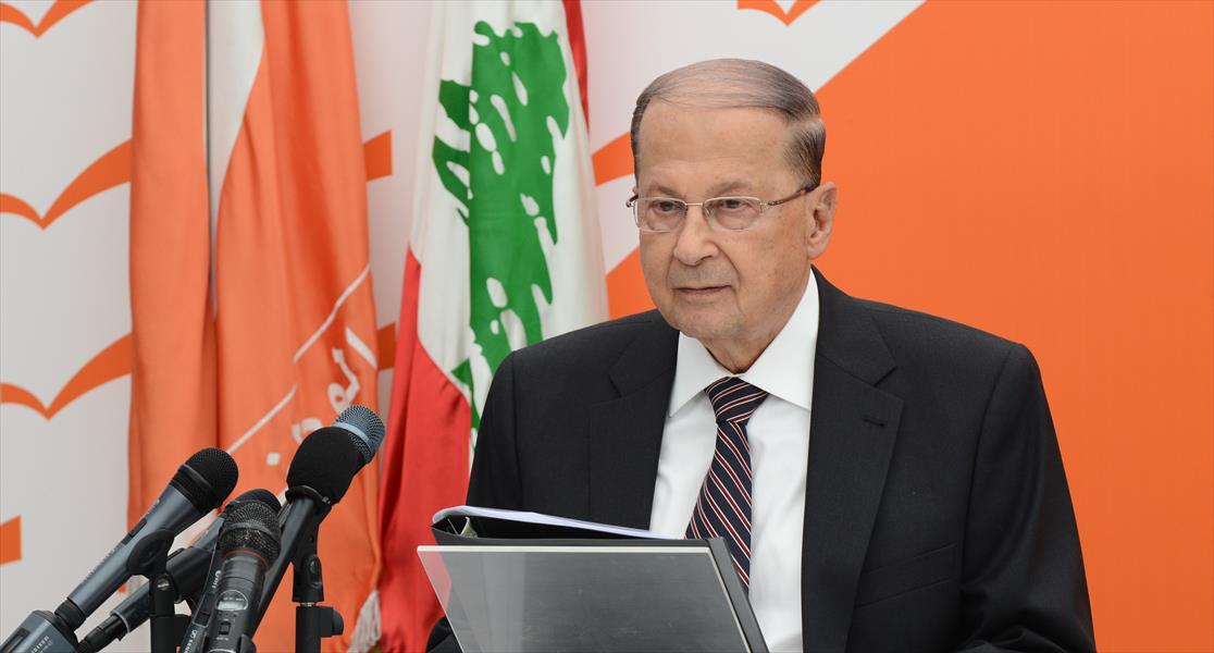 الرئيس اللبناني يحث على الوحدة الوطنية وينتظر عودة الحريري