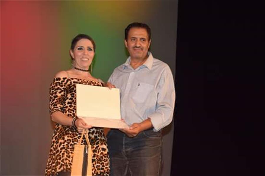 «الرحلة» الليبية تحصد جائزة الإخراج بالمهرجان المغاربي لمسرح الهواة