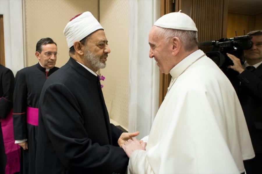 شيخ الأزهر وبابا الفاتيكان يناقشان التعاون من أجل مكافحة الإرهاب