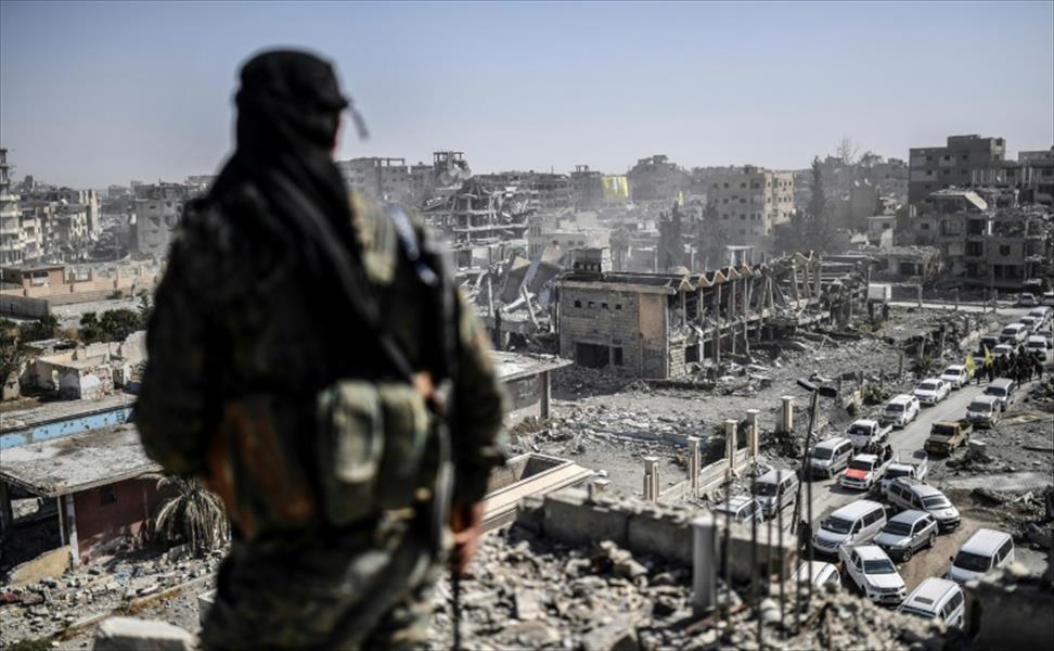 التحالف الدولي يقر بـ«احتمال» فرار مقاتلي «داعش» الأجانب من الرقة