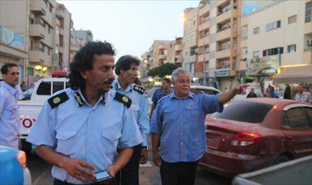«الحرس البلدي» بنغازي يغلق محلاً لبيع منتجات منتهية الصلاحية
