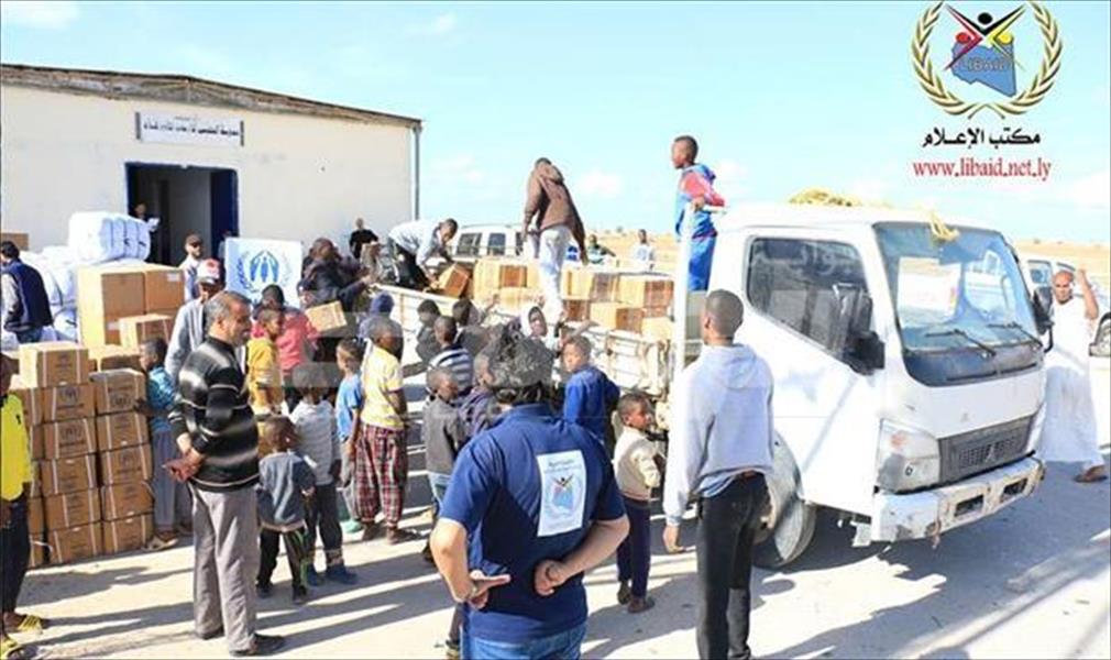 تقديم مساعدات لنازحي تاورغاء بمخيم الحليس غرب بنغازي