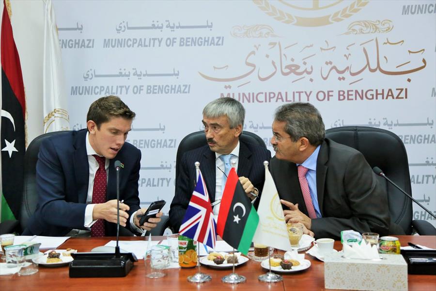 عميد بلدية بنغازي يلتقي السفير البريطاني لدى ليبيا