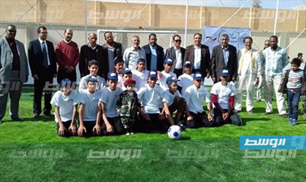 منظمة الهجرة الدولية تنشئ ملعب خماسيات كرة القدم بإحدى مدارس سبها