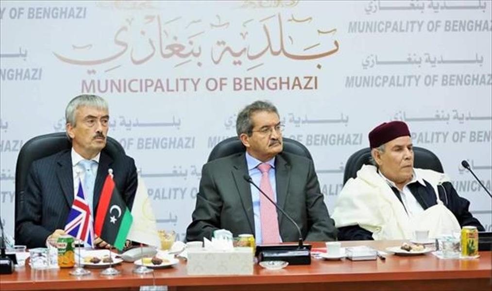 السفير البريطاني يعلن مشروعًا جديدًا لإزالة الألغام خلال زيارته بنغازي