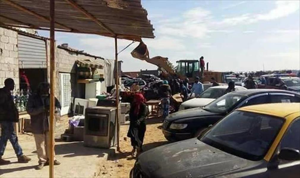ضبط 30 مهاجرًا غير شرعي داخل سوق الأفارقة شرق بنغازي