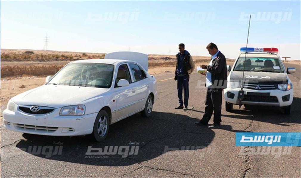 مديرية أمن البوانيس تباشر تأمين الطريق الرابط بين سبها والجفرة