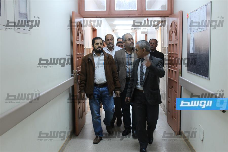 لجنة حكومية تتعهد بدعم مستشفى قورينا في شحات