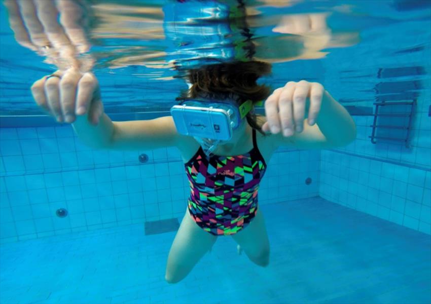 السباحة مع دلافين افتراضية علاج معتمد في هولندا