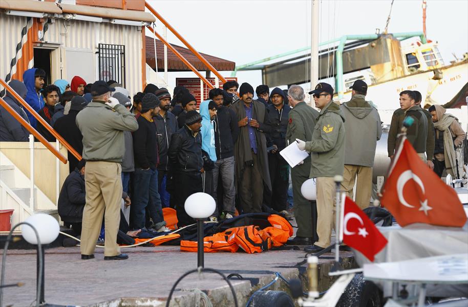 العثور على 57 مهاجرًا باكستانيًا مقيدين داخل قبو في إسطنبول