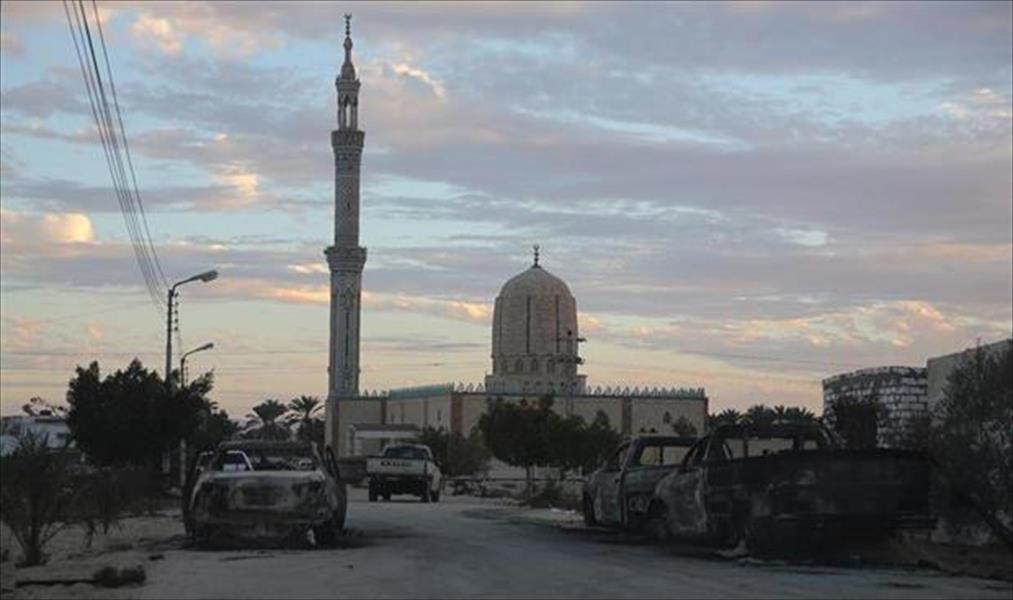 بعد أسبوع من المذبحة.. شيخ الأزهر يؤدي صلاة الجمعة في مسجد «الروضة» بسيناء