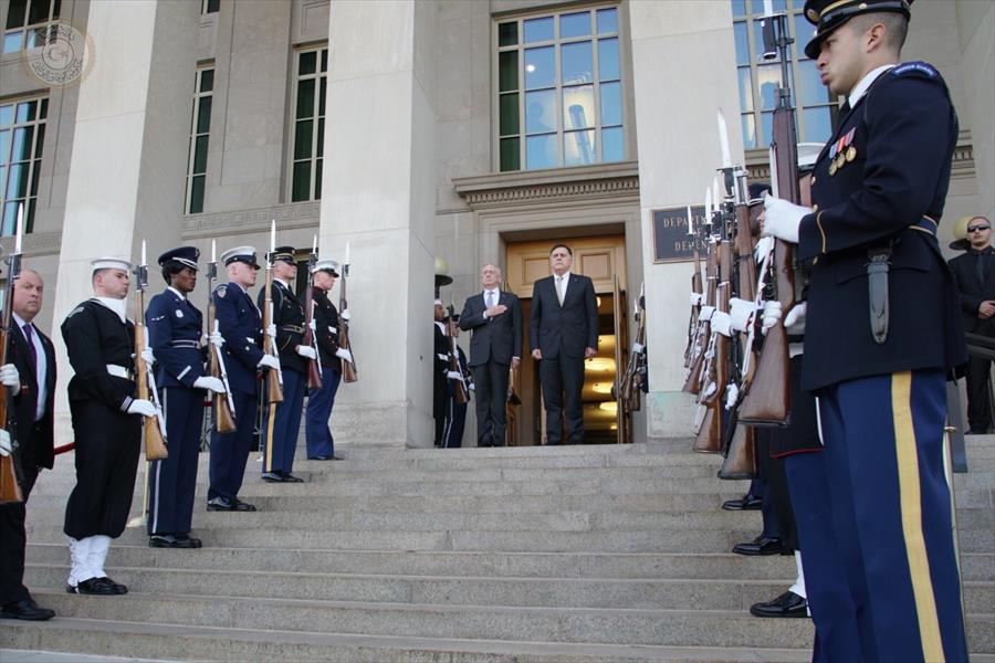 بالصور: السراج يبدأ زيارته لواشنطن بلقاء وزير الدفاع الأميركي