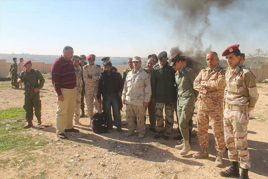 بالصور: منطقة طبرق العسكرية تعدم كمية من حبوب الترامادول