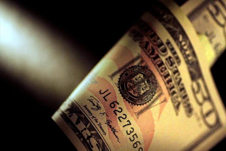 الدولار ينخفض و«بتكوين» ترتفع لمستوى قياسي جديد