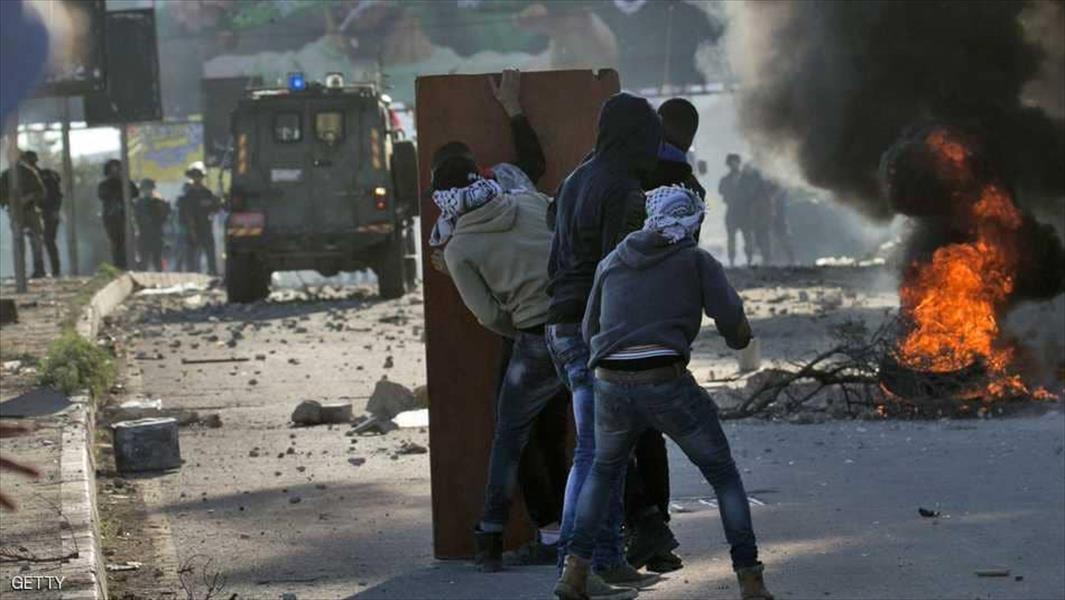 مقتل فلسطينيين وإصابة 300 في مواجهات مع الجيش الإسرائيل