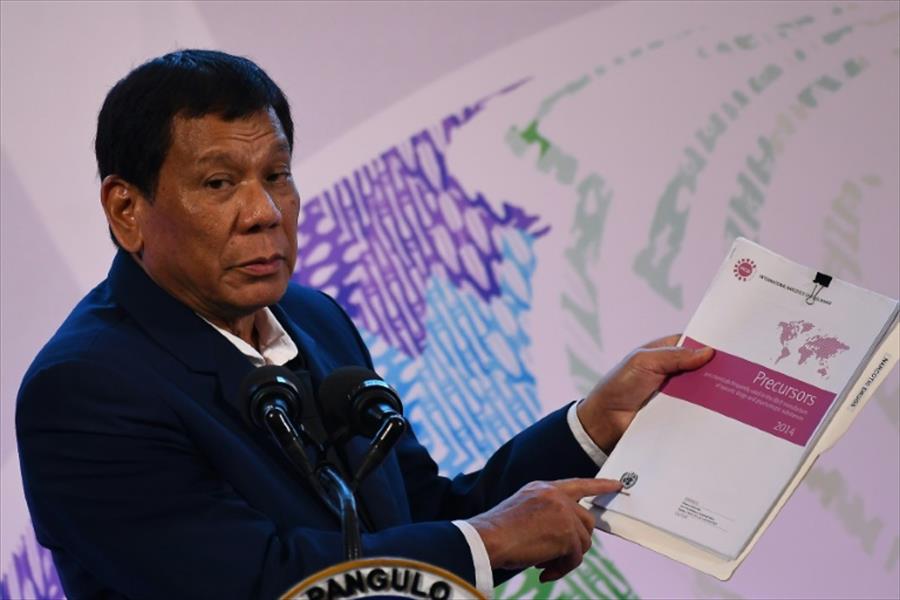 رئيس الفليبين يطلب من البرلمان تمديد الأحكام العرفية