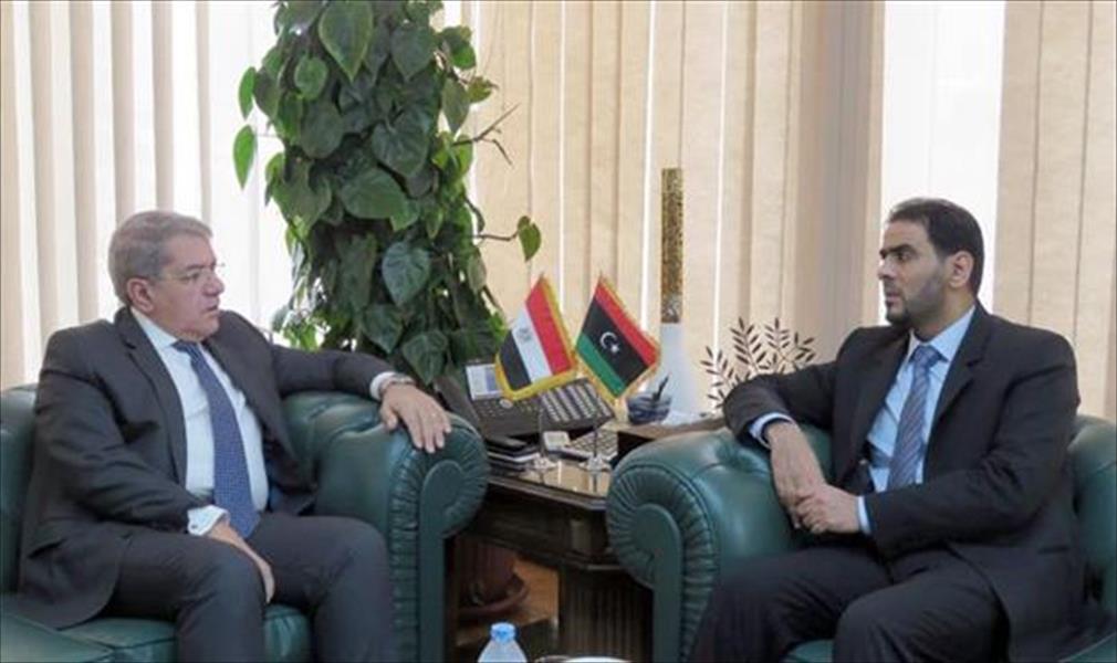 وزير «مالية الوفاق» يبحث في القاهرة التعاون في مجال ميكنة الموازنة