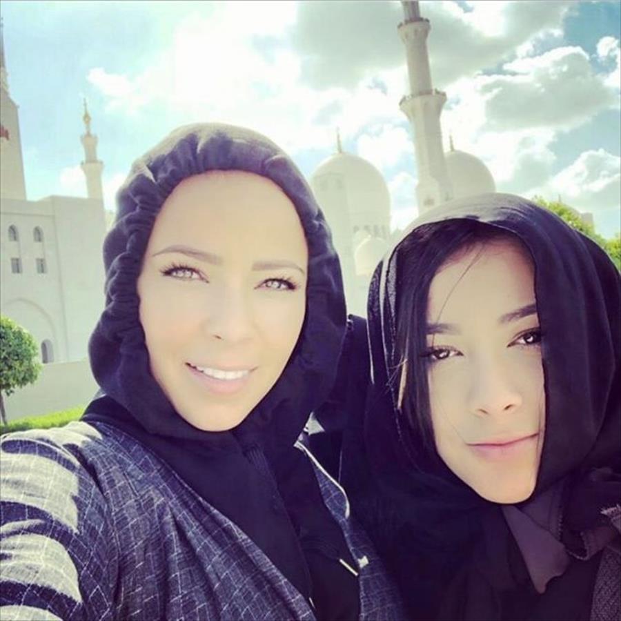 بالصور: زوجات لاعبي ريال مدريد بـ«الحجاب»
