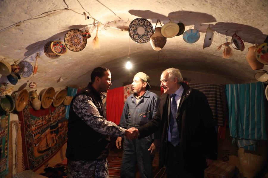 بالصور: غسان سلامة يزور بيتًا أثريًا في غريان