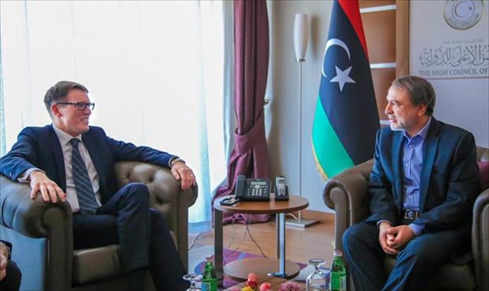 السويحلي يبلغ المبعوث السويدي رفضه رفع حظر السلاح على ليبيا