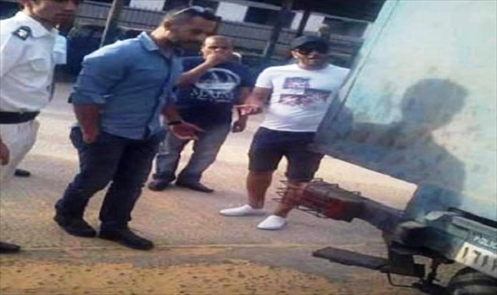 إذلال مهاجم الأهلي على يد ضابط مصري في سيارة ترحيلات