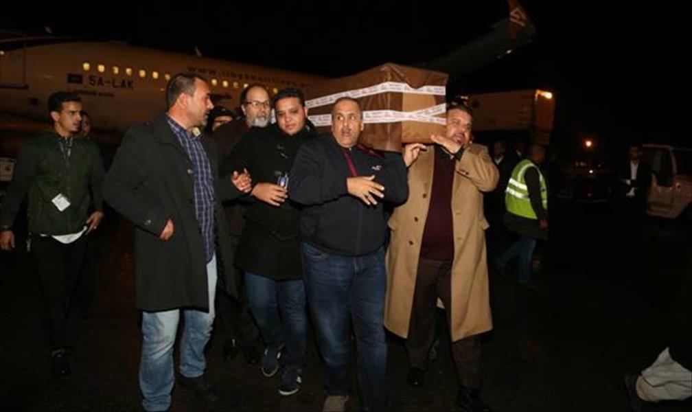 أونيس على رأس وفد مثقفين وفنانين في استقبال جثمان الفنان الراحل محمد حسن