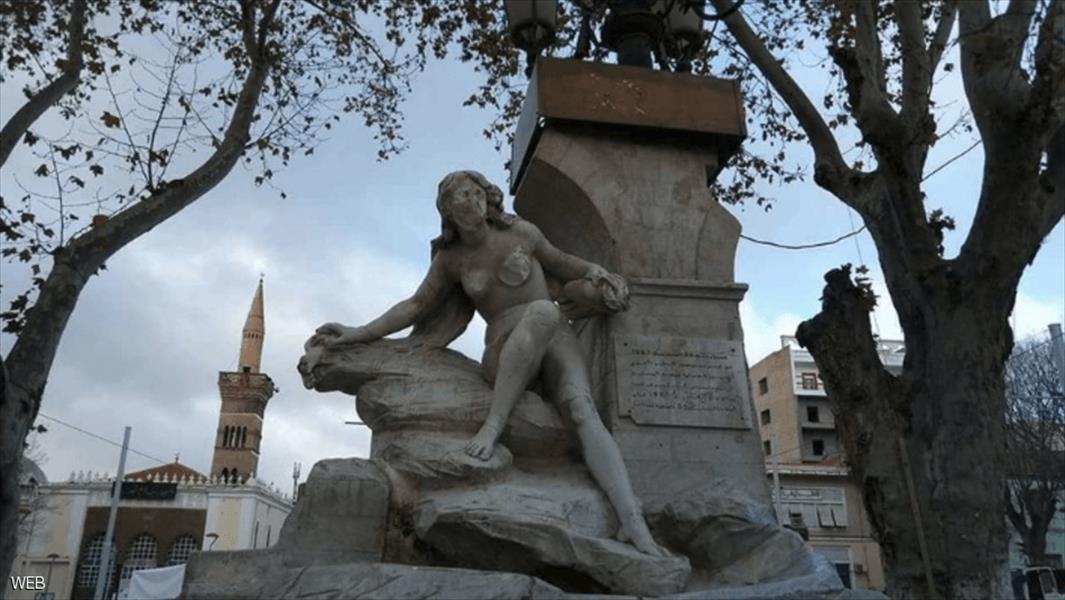 «متشدد» يخرب تمثالاً تاريخيًّا في الجزائر