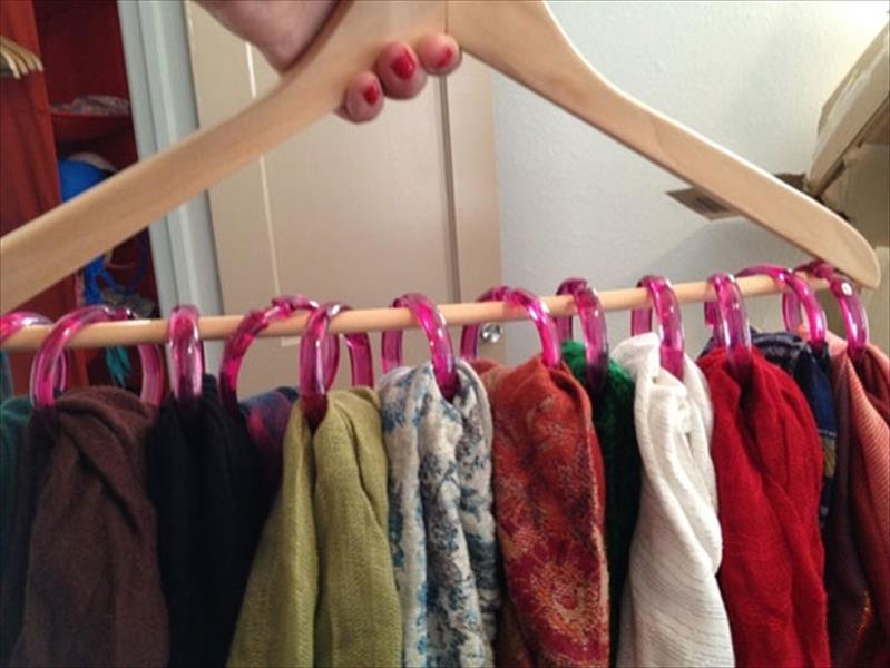 أفضل طريقة لترتيب خزانة الملابس الصغيرة