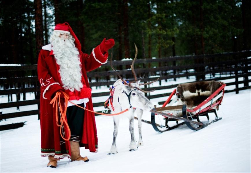 سياح يسافرون للقاء «سانتا كلوس الحقيقي » في فنلندا